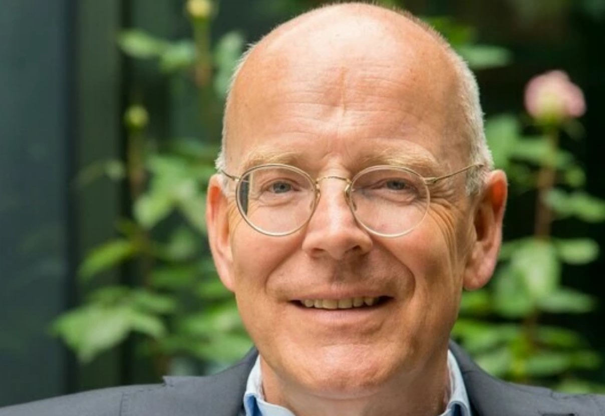 Former Co-Head Of UBS Wealth Management Advises FinTech!